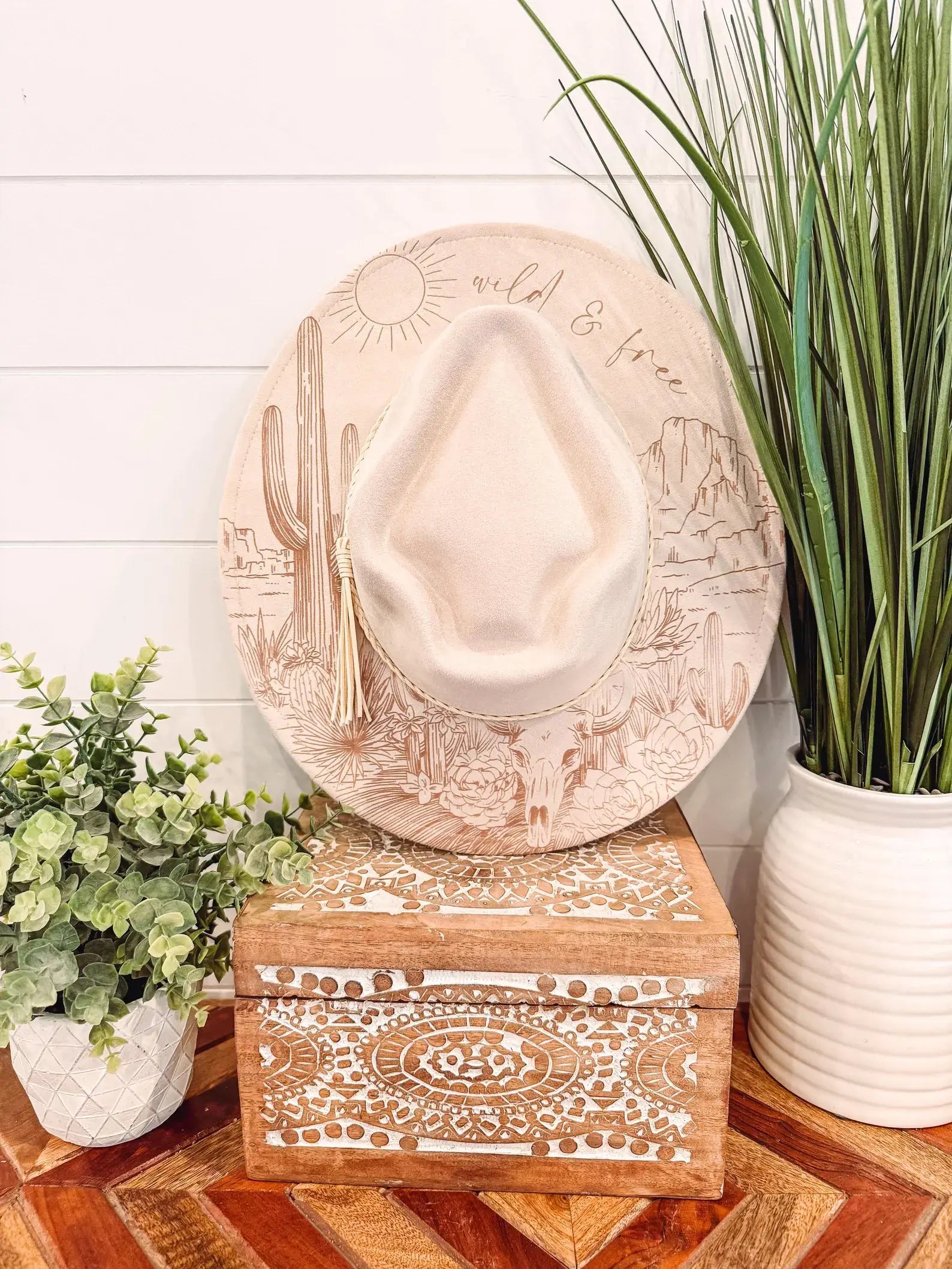 Desert Engraved Arrow Hat