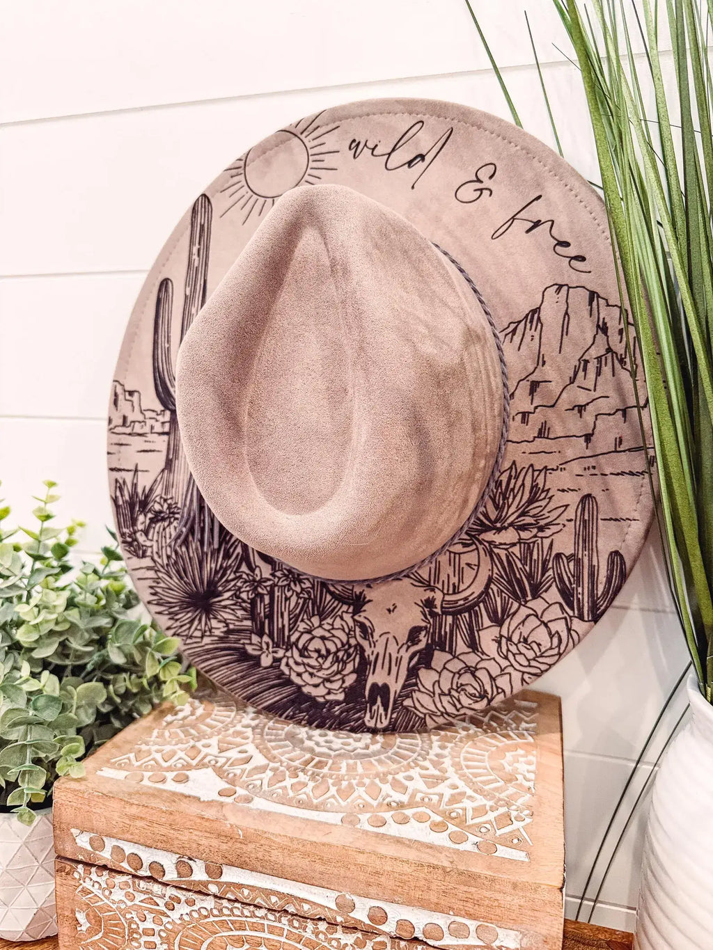 Engraved Desert Scene Hat