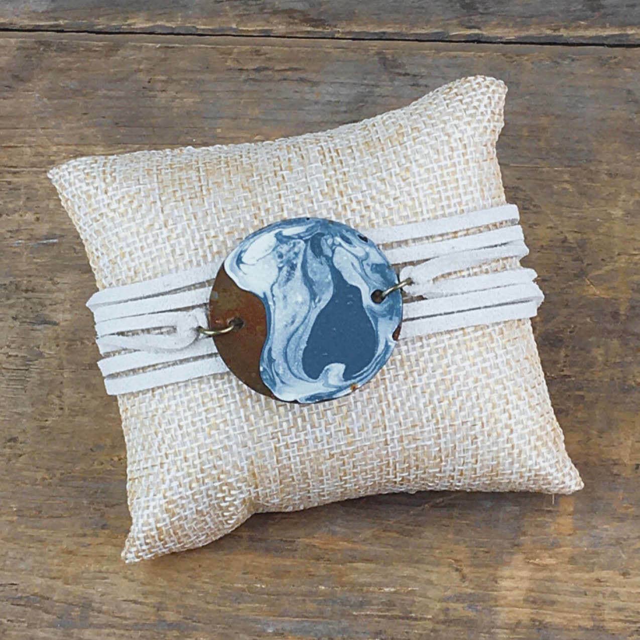 Agua Swirl Round with Suede Wrap