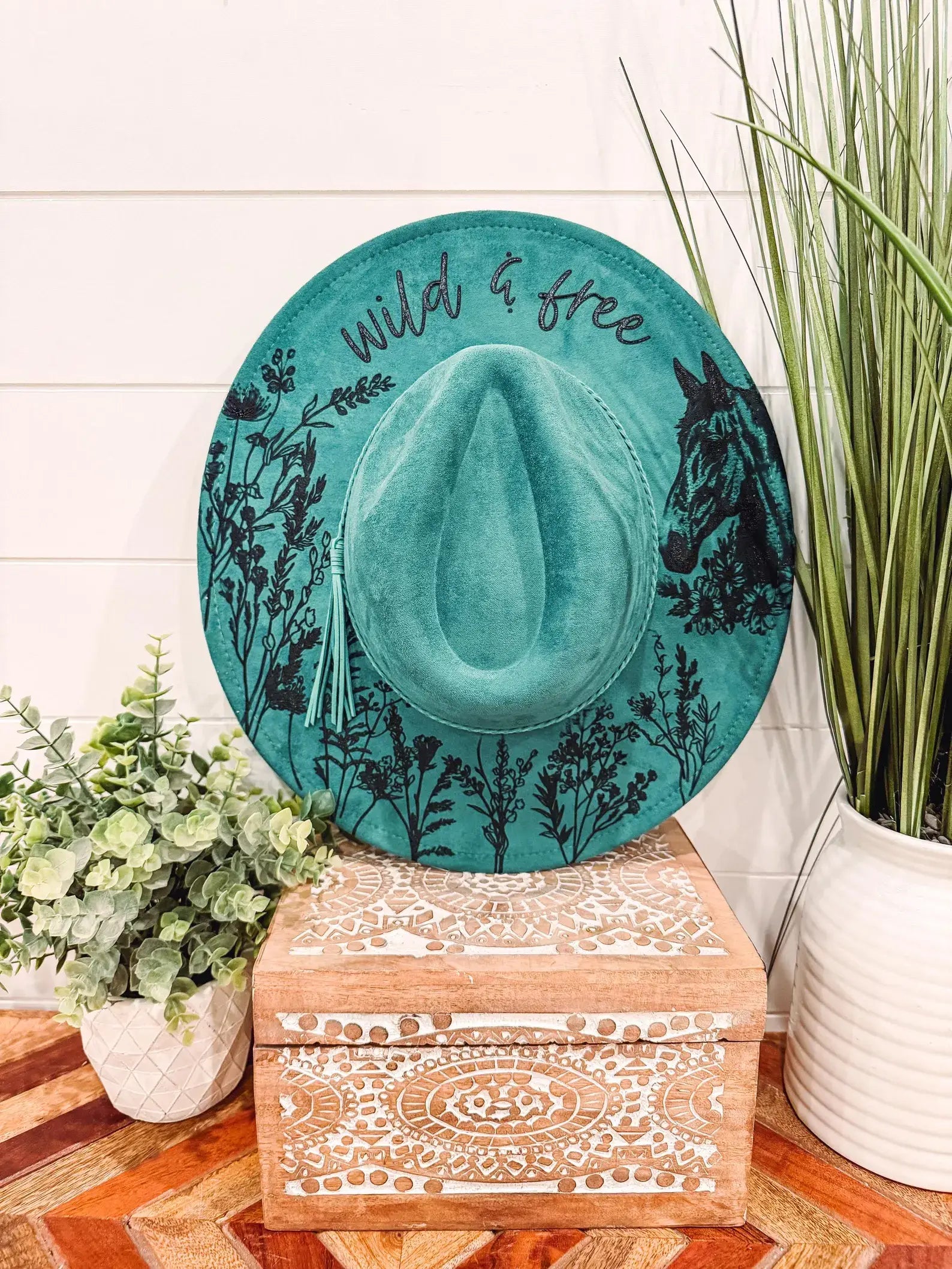Engraved Wildflowers & Wild Horses Hat