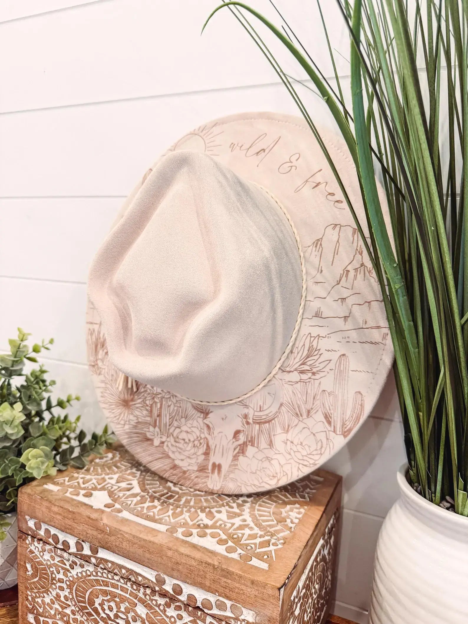 Desert Engraved Arrow Hat